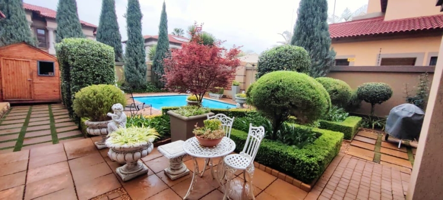 4 Bedroom Property for Sale in Van Der Hoff Park North West